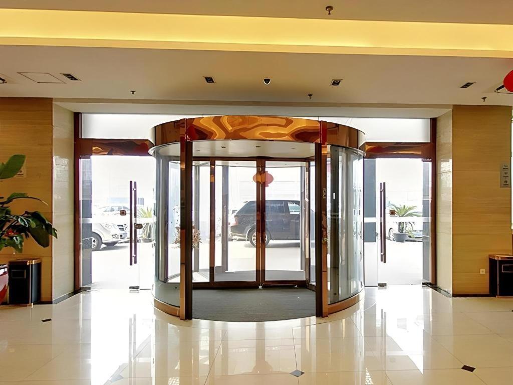 Starway Hongqiao Junction Center Branch 3*