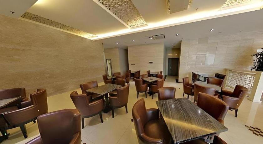 Starway Hongqiao Junction Center Branch Hotel
